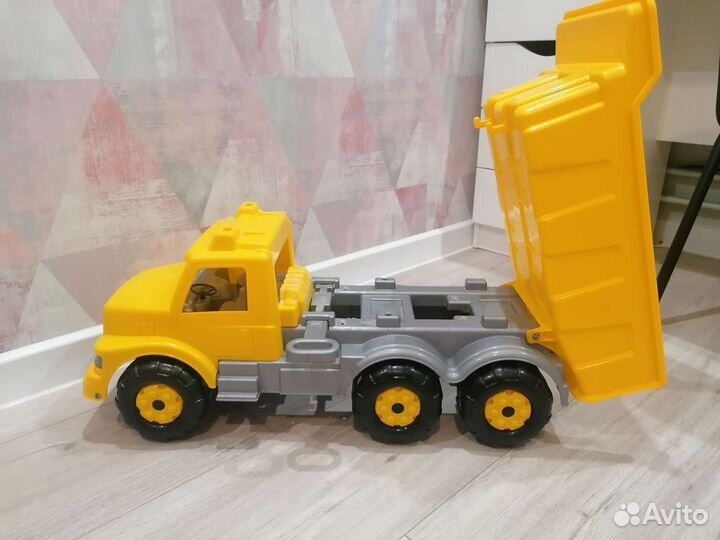 Игрушка грузовик