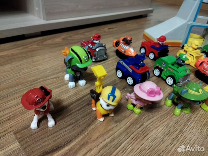 Щенячий патруль - база, щенки, Райдер на мотоцикле