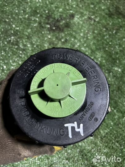 Бачок гура Volkswagen Transporter T4