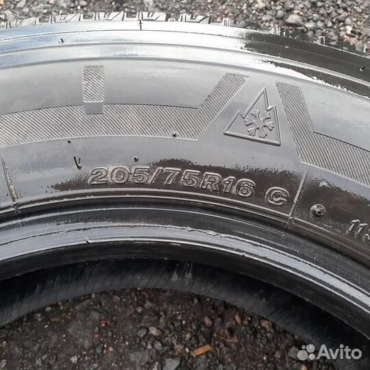 Bridgestone Blizzak W810 205/75 R16