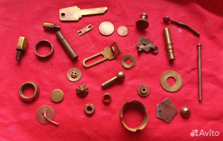 Лот различных деталей из меди - латуни