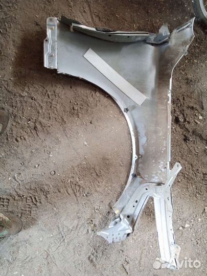 Крыло infiniti Q60