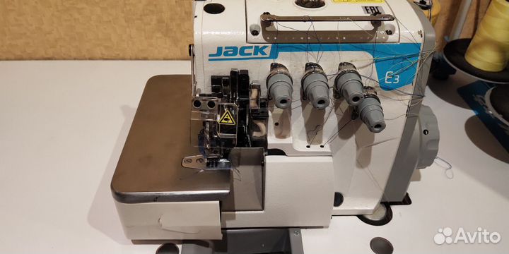 Оверлок 5-ниточный промышленный Jack e3