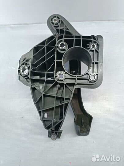 Педаль тормоза Skoda Rapid