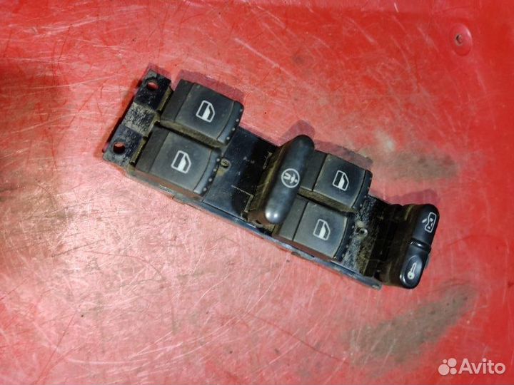 Блок управления стеклоподъемниками Volkswagen Golf