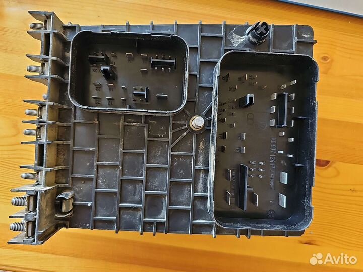 Блок предохранителей VW Passat B6