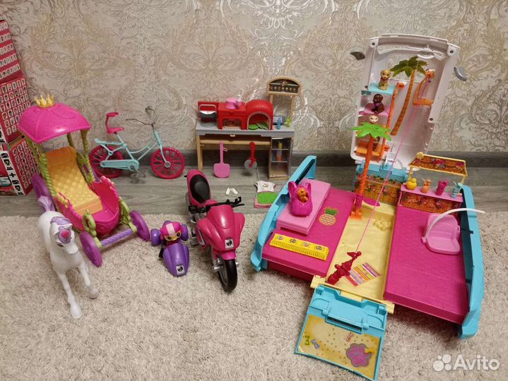 Лот барби автобус,мотоцикл, пиццерия,и тд