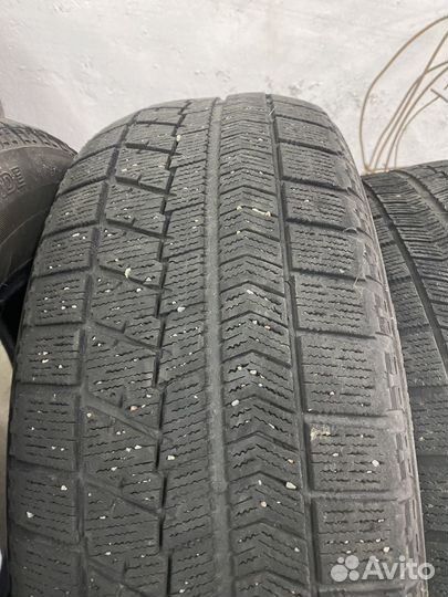 Bridgestone Blizzak VRX 215/60 R17
