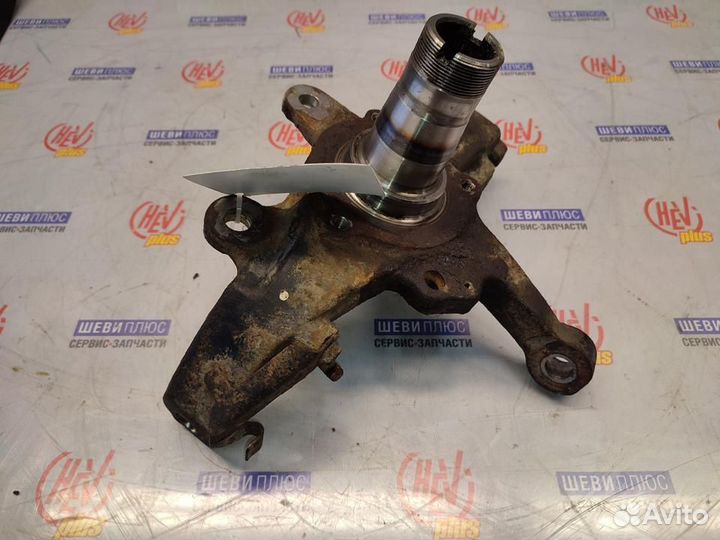 Кулак поворотный левый Chevrolet TrailBlazer