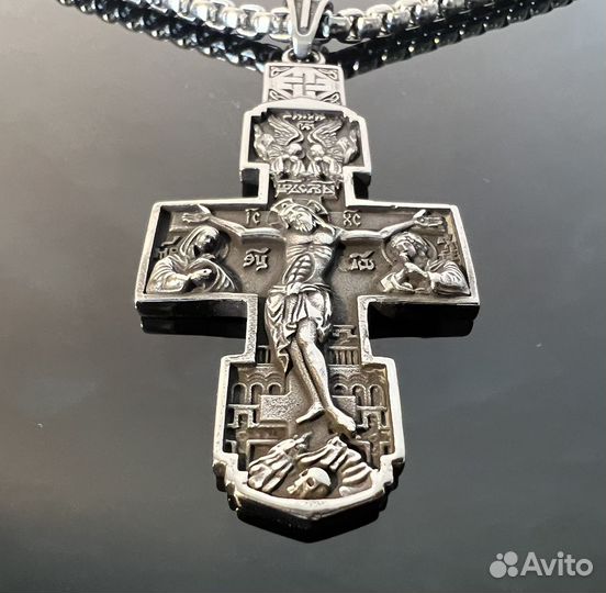 Крест и цепь