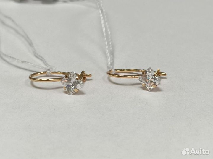 Золотые серьги с фианитом