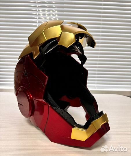 Шлем железного человека