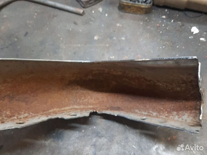 Клык бампера газ 24 передний левый