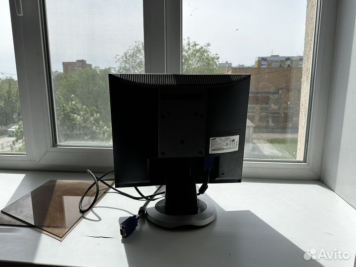 Монитор samsung 710n