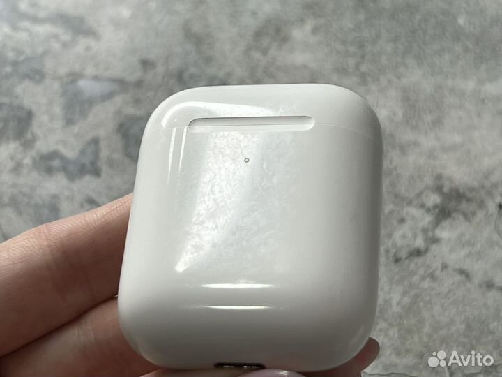 AirPods (2-го поколения) Wireless Charging Case
