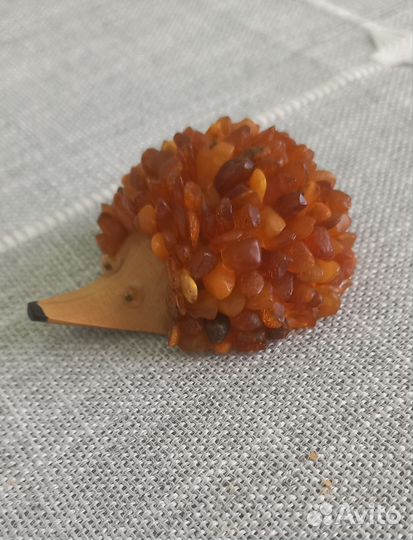 Сувениры из янтаря. Ежик