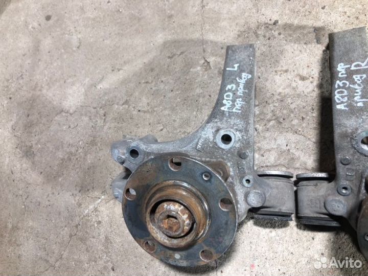 Кулак поворотный Audi A8 D3 6.0W12BTH 2005