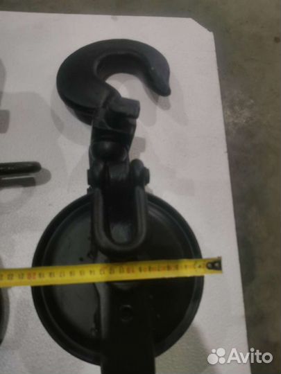 Гак с крюком от военной техники
