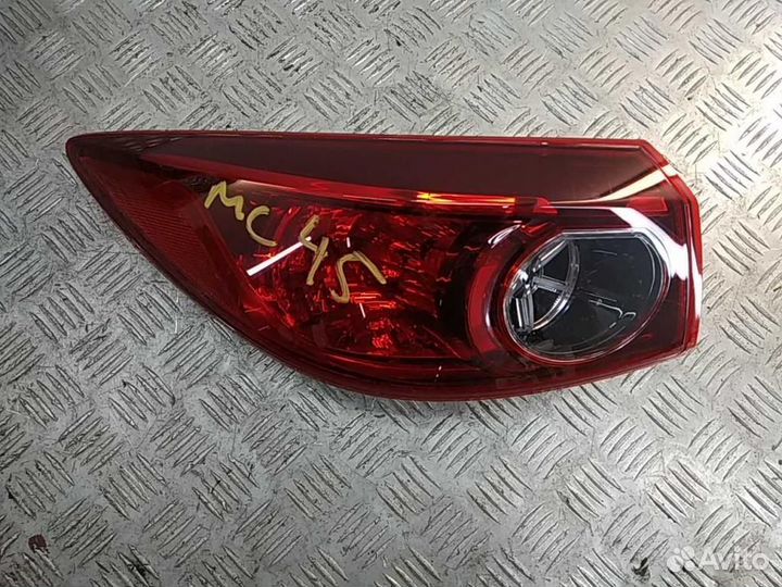 Фонарь задний наружный левый Mazda Mazda3