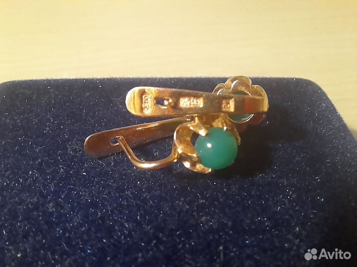 Золотые серьги с хризопразом