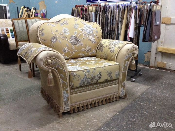 Перетяжка и замена обивки диванов из шеннила