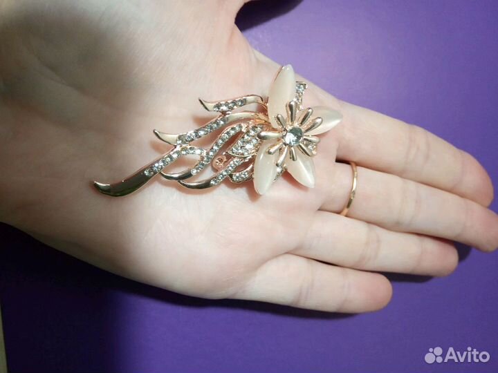 Брошь цветок