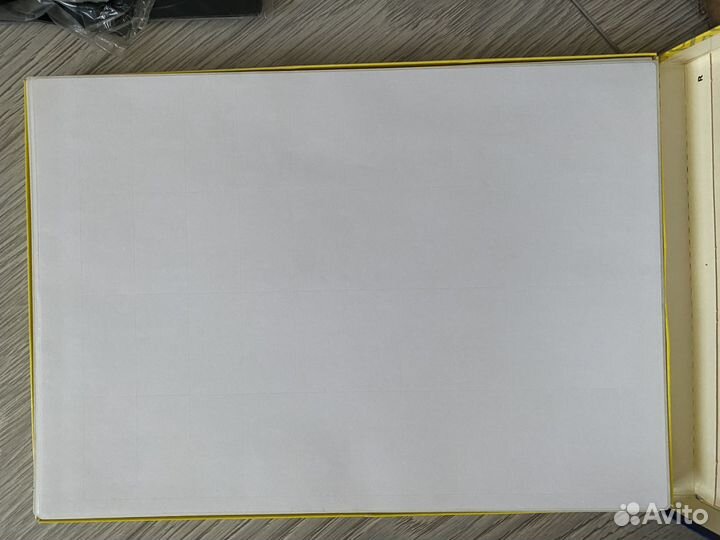 Самоклеющиеся этикетки