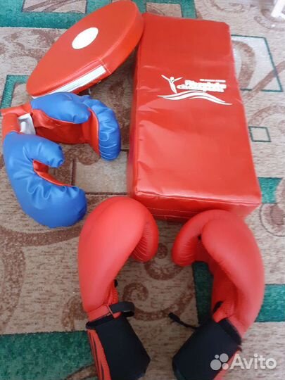 Боксерские перчатки