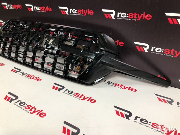 Решетка радиатора Toyota Land Cruiser 200 T2001