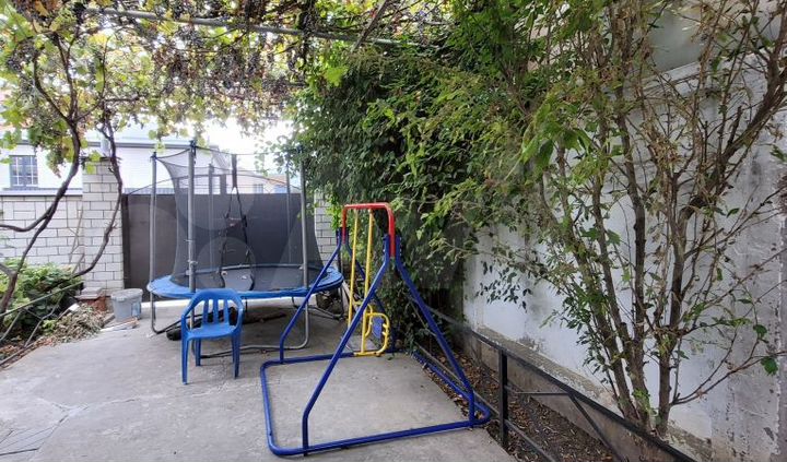 Комната 16 м² в > 9-к., 1/2 эт.