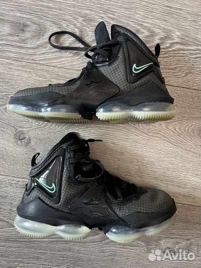 Кроссовки Nike LeBron 19 XIX Black Green Glow