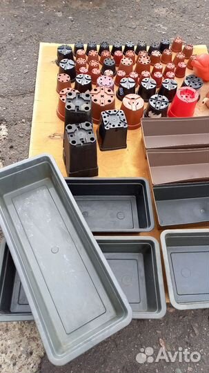 Горшки,ящички и леечки для цветов б.у