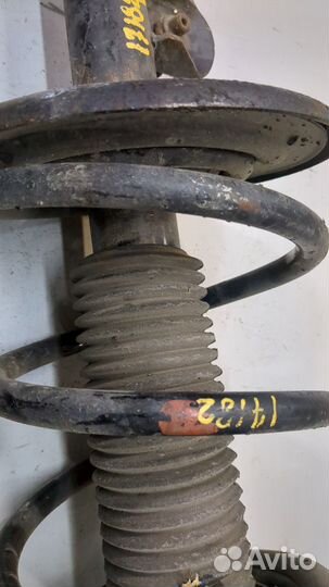 Амортизатор подвески правый передний Nissan Pathfinder