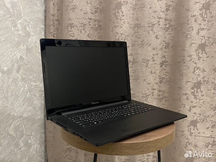 Ноутбук lenovo 17.3' i3, GeForce 920M