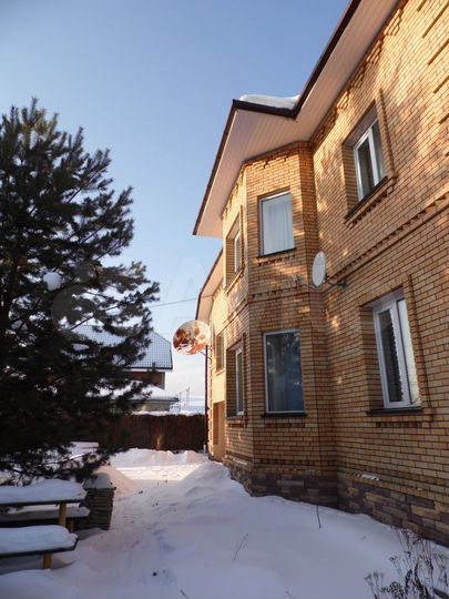 Коттедж 450 м² на участке 10 сот.