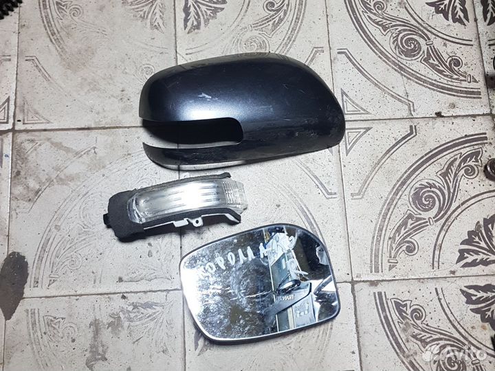 Накладка зеркала правого Toyota Corolla 150