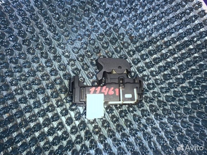 Кнопка стеклоподъемника Toyota Vitz