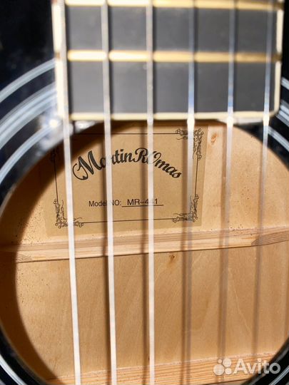 Акустическая гитара