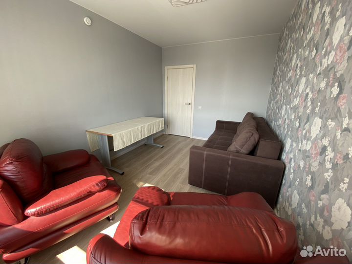 Кресло кожаное