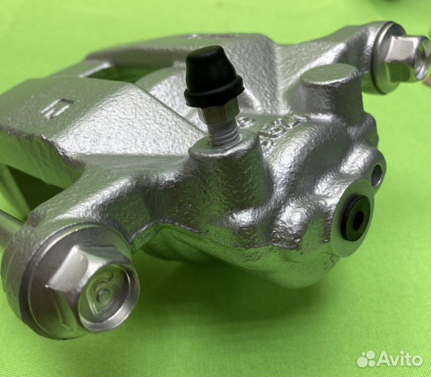 Nissan X-Trail тормозной суппорт