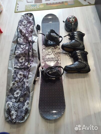 Сноуборд комплект(доска, крепления, боты, чехол)