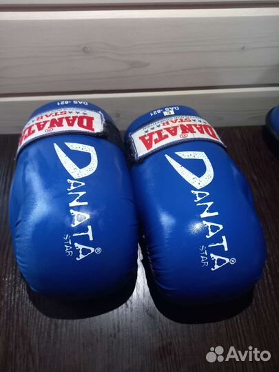 Перчатки и футы для кикбоксинга