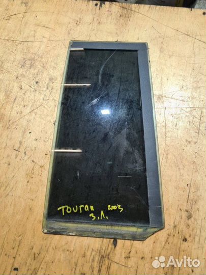 Стекло двери заднее левое Volkswagen Touran 1 2004