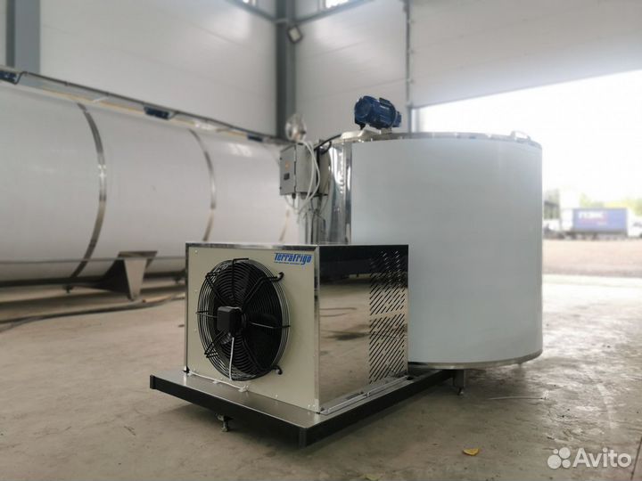 Охладитель молока 1500л вертикальный