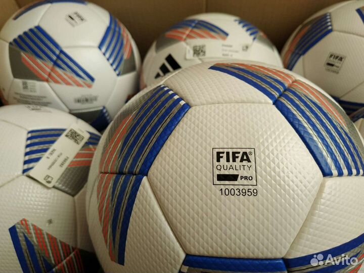 Профессиональный футбольный мяч Adidas Tiro Q Pro
