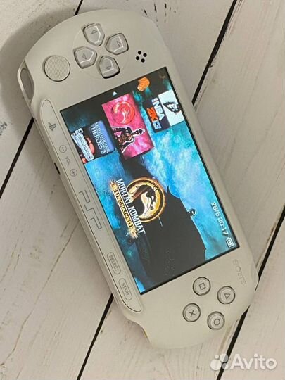 PSP street white diamond 64GB