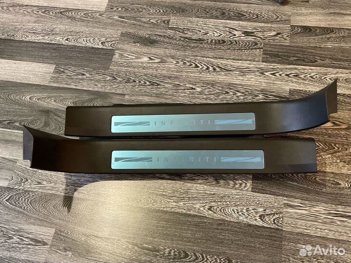 Подсвечиваемые накладки на пороги Infiniti fx 35