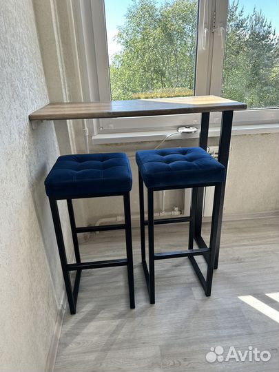 Стол и стулья