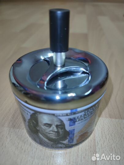 Пепельница нажимная новая