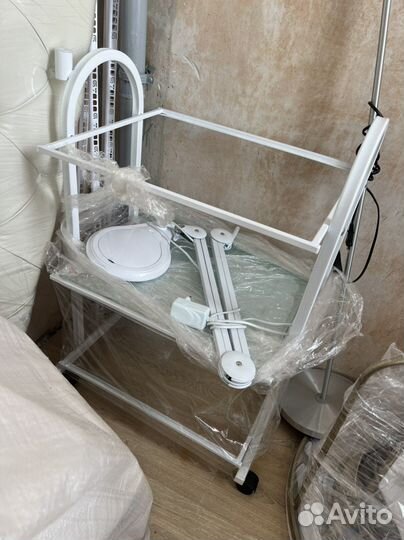 Косметологическая тележка с лампой
